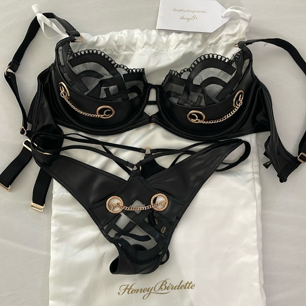 Honey birdette set 36DD Small bottom fits large